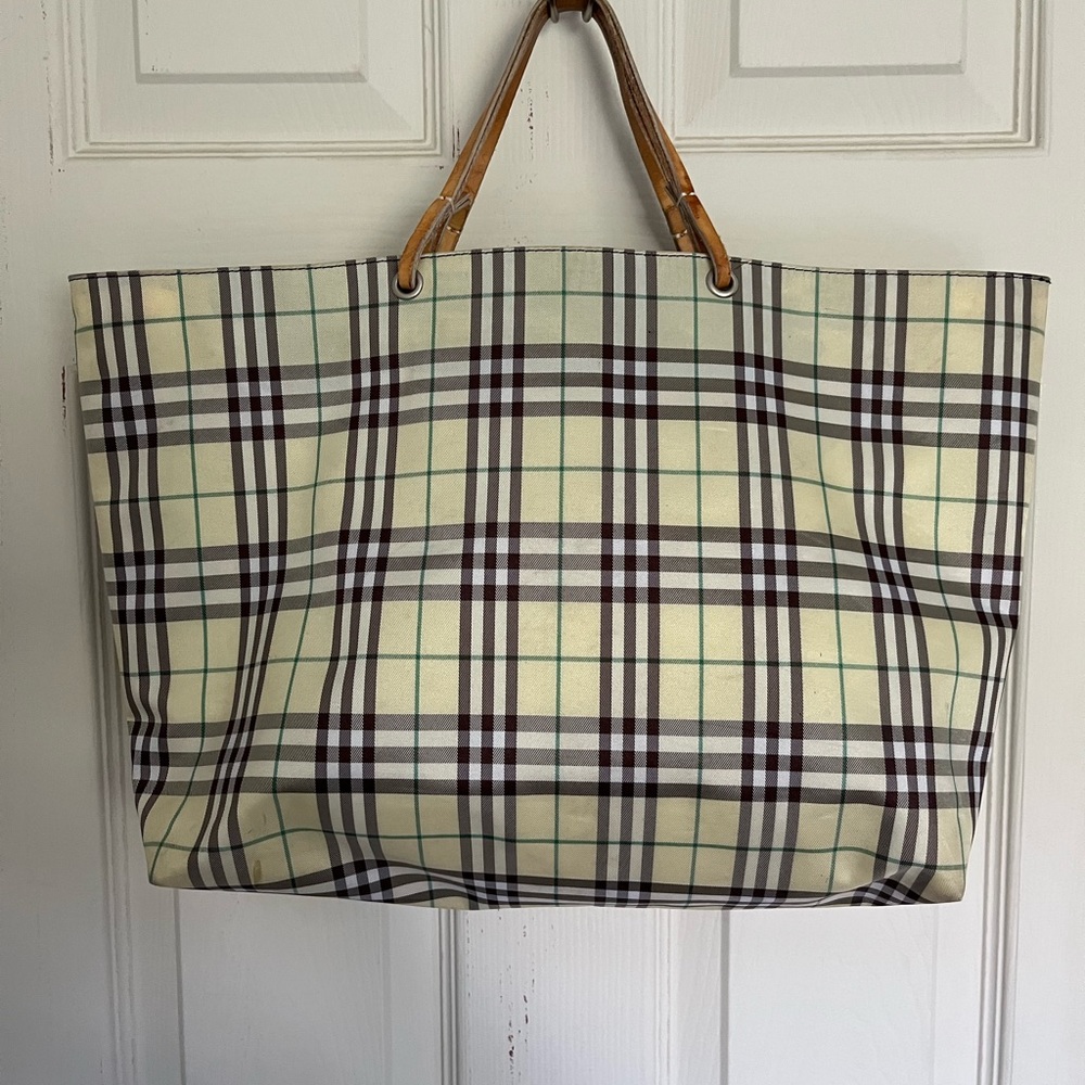 Buerberry Elegant Checkered Tote with Tan Handles